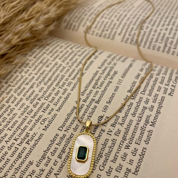 White&Green Necklace - Image 2